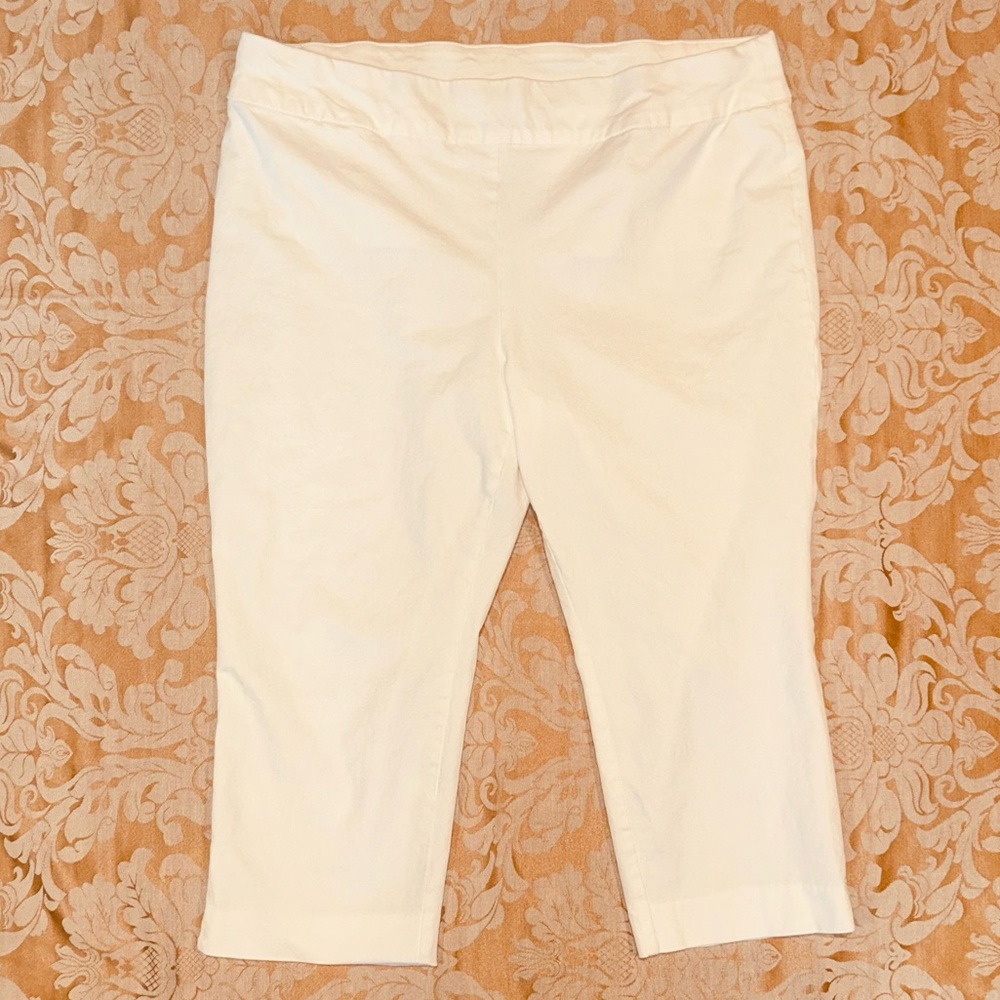 Chico’s So Slimming white stretch capris 14-16 petite
